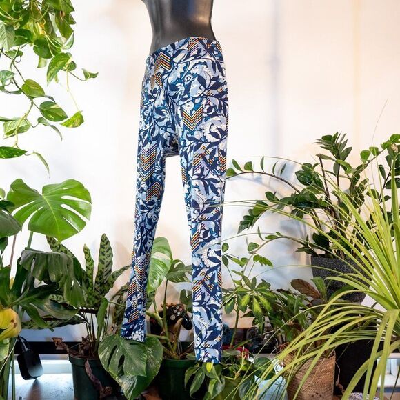 LuLaRoe Blue Jungle Rainbow Stripe Print Leggings, One Size - Picture 5 of 8